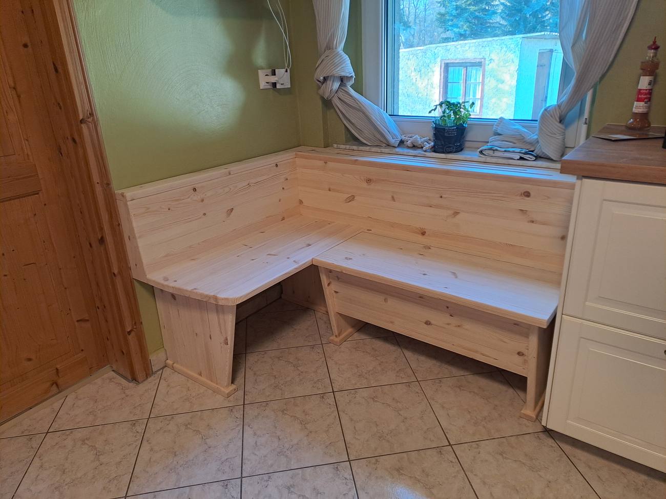 Eckbank aus Massivholz