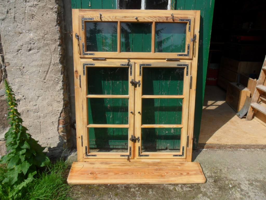Fenster mit Fensterläden, restauriert