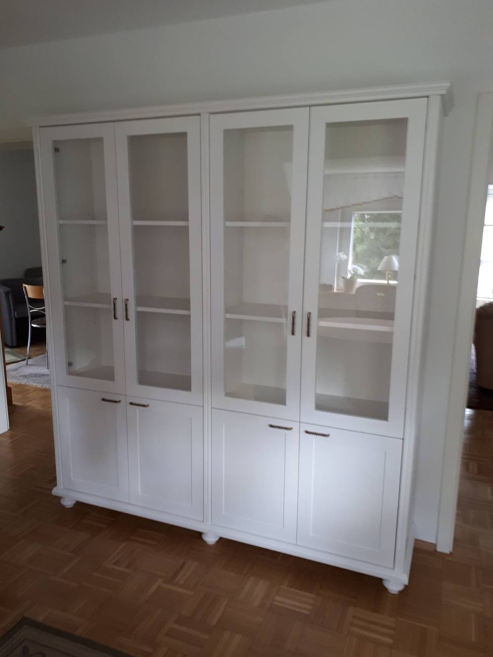 Vitrinenschrank, weiss lackiert